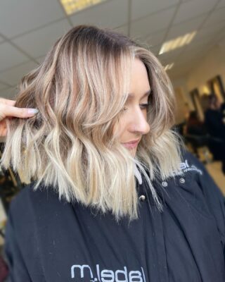 COOKIE & CREAM 

Sometimes all you need is a money piece freshen up a root tap & tone to make you feel like you have had a full glow up 🤍

Created by Jess 
@wellahairuki