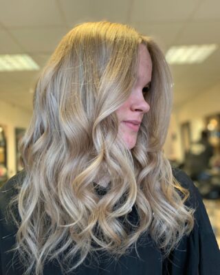 MILK & HONEY 

20% off every Thursday colour & cut appointments with Fliss!! 
Click the link in our bio to book! 
Beautiful colour created by Fliss 
@wellahairuki